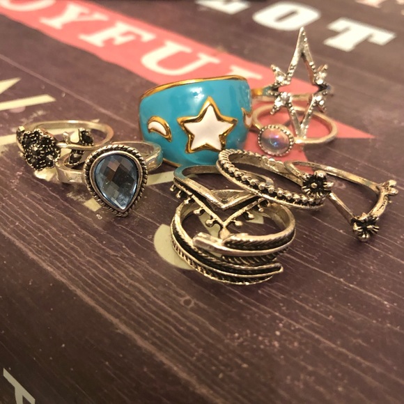 Jewelry - FIRM Lowered 🌸 Gorgeous...Ring Cluster 🌺💛